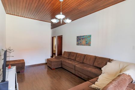 Casa à venda com 250m², 2 quartos e 5 vagasSala