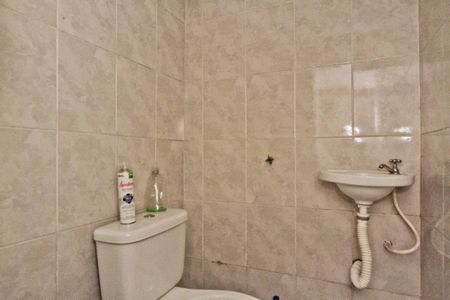 Casa para alugar com 450m², 3 quartos e 2 vagasEdícula - banheiro