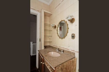 Casa para alugar com 450m², 3 quartos e 2 vagasBanheiro