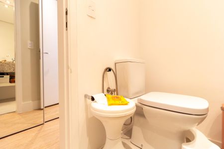 Apartamento à venda com 157m², 3 quartos e 4 vagas Apartamento à venda com 157m², 3 quartos e 4 vagasBanheiro da Suíte 1