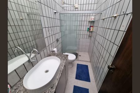 Casa à venda com 130m², 2 quartos e 1 vagaBanheiro