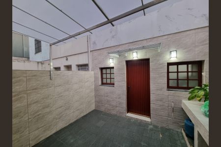 Casa à venda com 130m², 2 quartos e 1 vagaQuintal
