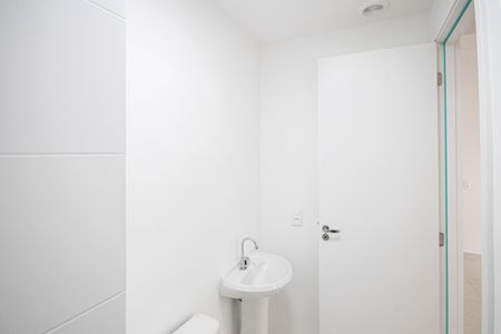 Apartamento para alugar com 32m², 2 quartos e sem vaga Apartamento para alugar com 32m², 2 quartos e sem vagaBanheiro