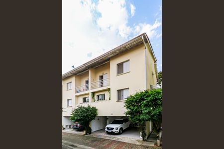 Casa de condomínio à venda com 180m², 3 quartos e 2 vagas Casa de condomínio à venda com 180m², 3 quartos e 2 vagasFachada