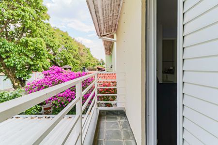 Casa de condomínio à venda com 180m², 3 quartos e 2 vagas Casa de condomínio à venda com 180m², 3 quartos e 2 vagasSuite - Varanda