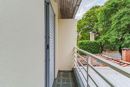 Casa de condomínio à venda com 180m², 3 quartos e 2 vagas Casa de condomínio à venda com 180m², 3 quartos e 2 vagasSuite - Varanda
