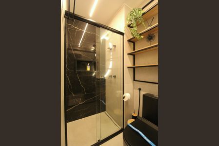 Banheiro de kitnet/studio à venda com 1 quarto, 24m² em Indianópolis, São Paulo