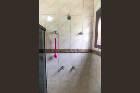 Casa à venda com 247m², 3 quartos e 5 vagasBanheiro da Suíte 2