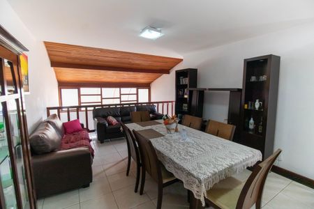 Casa à venda com 247m², 3 quartos e 5 vagasSala
