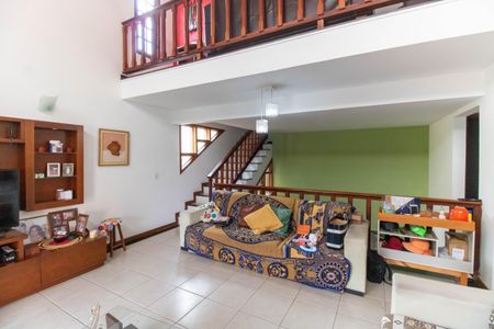 Sala de casa à venda com 3 quartos, 247m² em Piratininga, Niterói