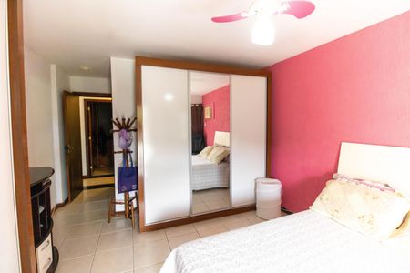 Casa à venda com 247m², 3 quartos e 5 vagasSuíte 2