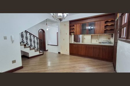 Casa para alugar com 300m², 5 quartos e 3 vagas Casa para alugar com 300m², 5 quartos e 3 vagasSala 5