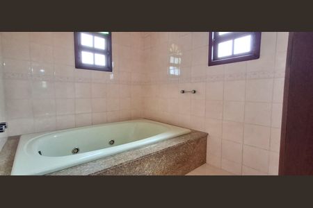 Casa para alugar com 300m², 5 quartos e 3 vagas Casa para alugar com 300m², 5 quartos e 3 vagasBanheiro 2