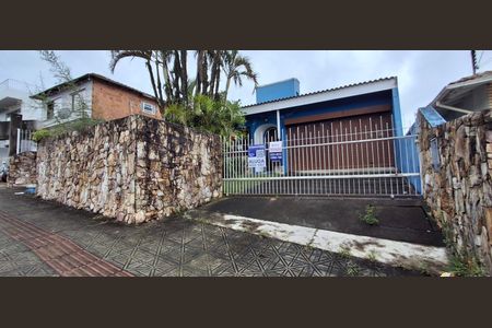 Casa para alugar com 300m², 5 quartos e 3 vagas Casa para alugar com 300m², 5 quartos e 3 vagasFachada