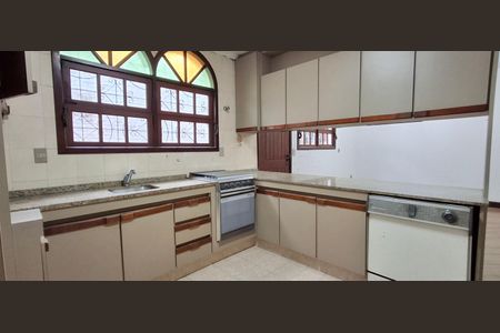 Casa para alugar com 300m², 5 quartos e 3 vagas Casa para alugar com 300m², 5 quartos e 3 vagasCozinha