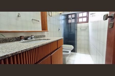 Casa para alugar com 300m², 5 quartos e 3 vagas Casa para alugar com 300m², 5 quartos e 3 vagasBanheiro 1