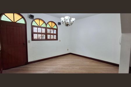 Casa para alugar com 300m², 5 quartos e 3 vagas Casa para alugar com 300m², 5 quartos e 3 vagasSala 5