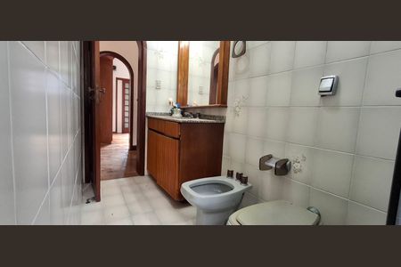 Casa para alugar com 300m², 5 quartos e 3 vagas Casa para alugar com 300m², 5 quartos e 3 vagasBanheiro 1