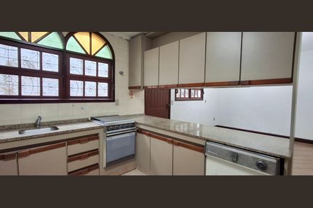 Casa para alugar com 300m², 5 quartos e 3 vagas Casa para alugar com 300m², 5 quartos e 3 vagasCozinha