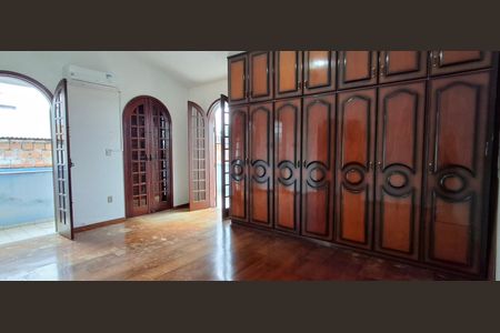 Casa para alugar com 300m², 5 quartos e 3 vagas Casa para alugar com 300m², 5 quartos e 3 vagasQuarto 4