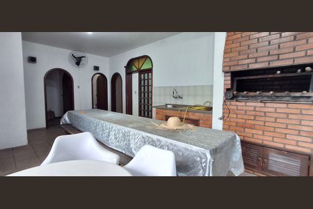 Casa para alugar com 300m², 5 quartos e 3 vagas Casa para alugar com 300m², 5 quartos e 3 vagasÁrea Gourmet