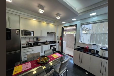 Apartamento à venda com 97m², 3 quartos e 2 vagasCozinha