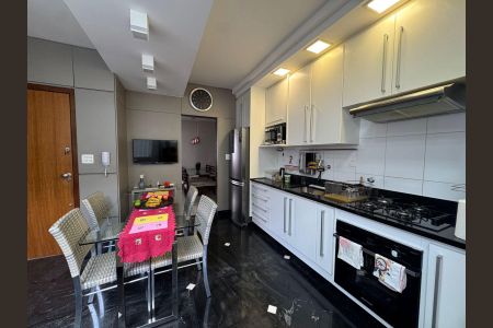 Apartamento à venda com 97m², 3 quartos e 2 vagasCozinha