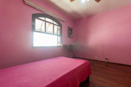 Casa à venda com 251m², 4 quartos e 3 vagas Casa à venda com 251m², 4 quartos e 3 vagasQuarto 4