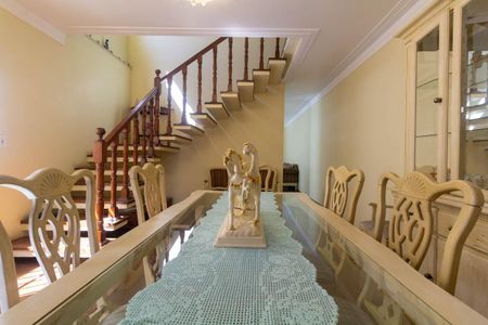 Casa à venda com 251m², 4 quartos e 3 vagas Casa à venda com 251m², 4 quartos e 3 vagasSala