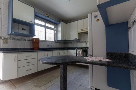 Casa à venda com 251m², 4 quartos e 3 vagas Casa à venda com 251m², 4 quartos e 3 vagasCozinha