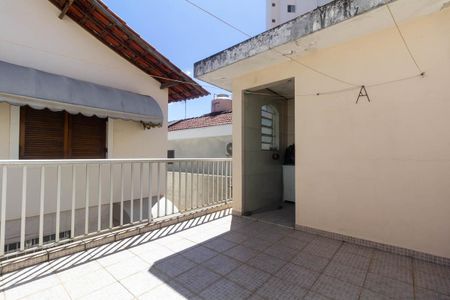 Casa à venda com 251m², 4 quartos e 3 vagas Casa à venda com 251m², 4 quartos e 3 vagasVaranda