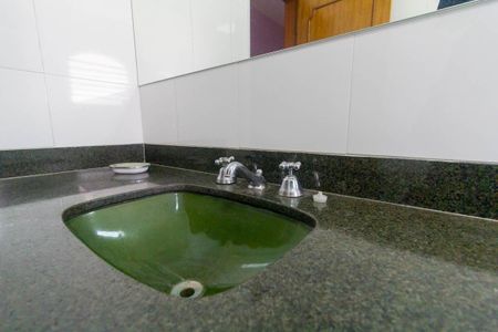 Casa à venda com 251m², 4 quartos e 3 vagas Casa à venda com 251m², 4 quartos e 3 vagasBanheiro 1