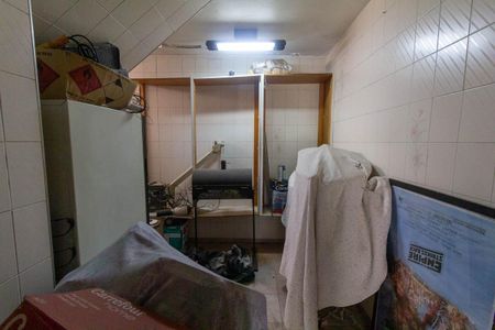 Casa à venda com 251m², 4 quartos e 3 vagas Casa à venda com 251m², 4 quartos e 3 vagasDispensa