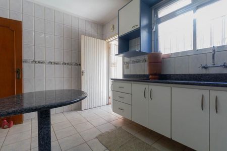 Casa à venda com 251m², 4 quartos e 3 vagas Casa à venda com 251m², 4 quartos e 3 vagasCozinha