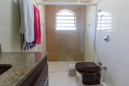 Casa à venda com 251m², 4 quartos e 3 vagas Casa à venda com 251m², 4 quartos e 3 vagasBanheiro 2