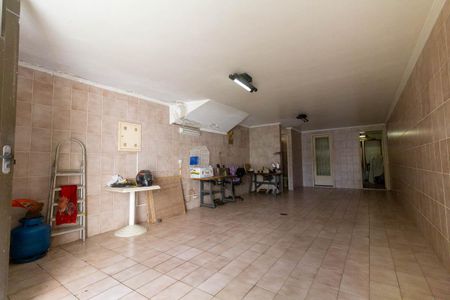 Casa à venda com 251m², 4 quartos e 3 vagas Casa à venda com 251m², 4 quartos e 3 vagasGaragem