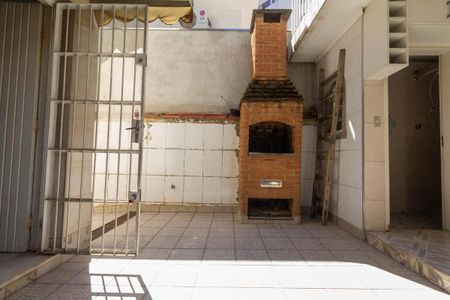 Casa à venda com 251m², 4 quartos e 3 vagas Casa à venda com 251m², 4 quartos e 3 vagasQuintal