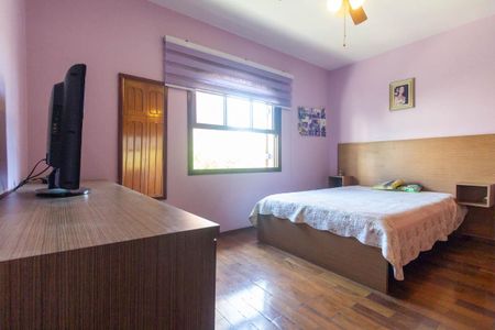 Casa à venda com 251m², 4 quartos e 3 vagas Casa à venda com 251m², 4 quartos e 3 vagasQuarto 2