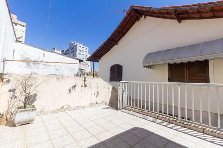 Casa à venda com 251m², 4 quartos e 3 vagas Casa à venda com 251m², 4 quartos e 3 vagasVaranda