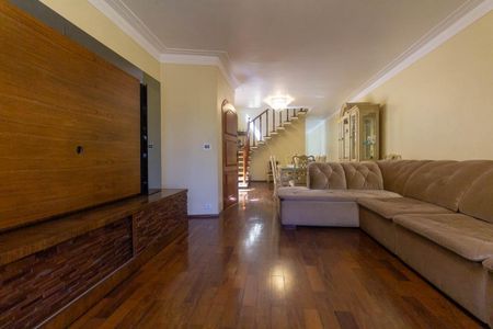 Casa à venda com 251m², 4 quartos e 3 vagas Casa à venda com 251m², 4 quartos e 3 vagasSala