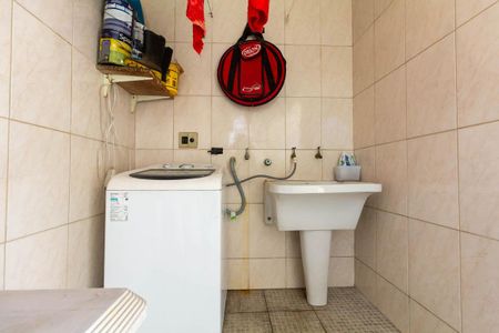 Casa à venda com 251m², 4 quartos e 3 vagas Casa à venda com 251m², 4 quartos e 3 vagasÁrea de Serviço