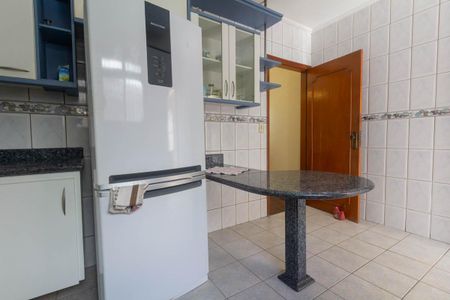 Casa à venda com 251m², 4 quartos e 3 vagas Casa à venda com 251m², 4 quartos e 3 vagasCozinha