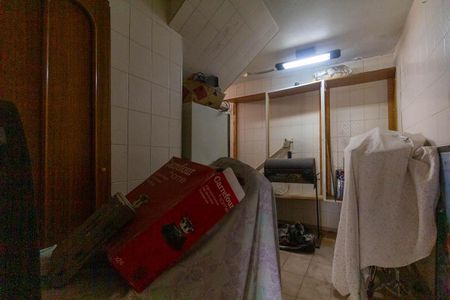 Casa à venda com 251m², 4 quartos e 3 vagas Casa à venda com 251m², 4 quartos e 3 vagasDispensa