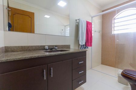Casa à venda com 251m², 4 quartos e 3 vagas Casa à venda com 251m², 4 quartos e 3 vagasBanheiro 2