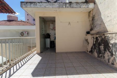 Casa à venda com 251m², 4 quartos e 3 vagas Casa à venda com 251m², 4 quartos e 3 vagasVaranda