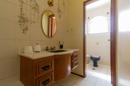 Casa à venda com 251m², 4 quartos e 3 vagas Casa à venda com 251m², 4 quartos e 3 vagasLavabo