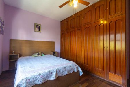 Casa à venda com 251m², 4 quartos e 3 vagas Casa à venda com 251m², 4 quartos e 3 vagasQuarto 2