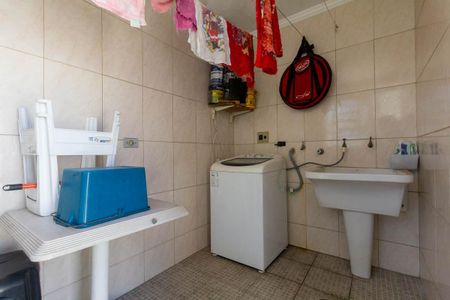 Casa à venda com 251m², 4 quartos e 3 vagas Casa à venda com 251m², 4 quartos e 3 vagasÁrea de Serviço