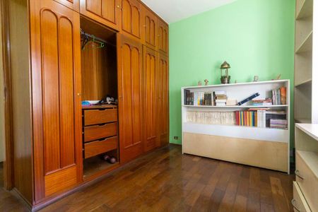 Casa à venda com 251m², 4 quartos e 3 vagas Casa à venda com 251m², 4 quartos e 3 vagasv