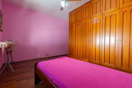 Casa à venda com 251m², 4 quartos e 3 vagas Casa à venda com 251m², 4 quartos e 3 vagasQuarto 4